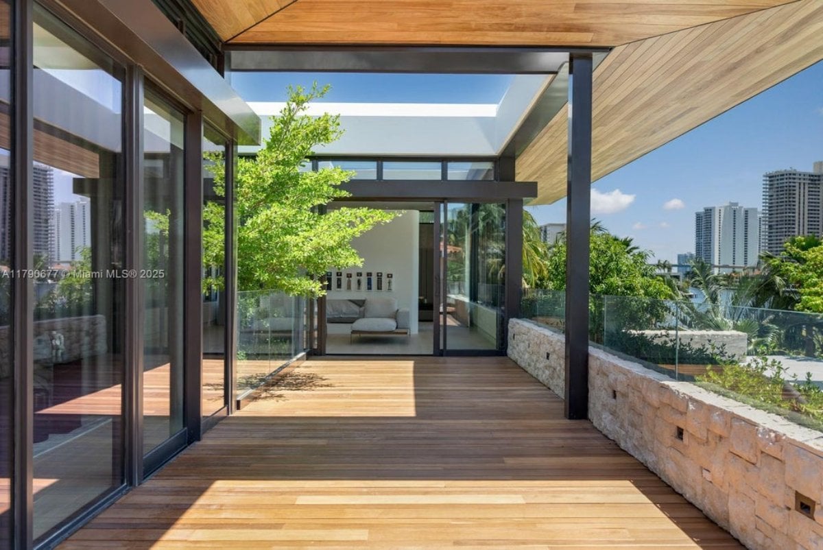 7,635 Sq. Ft. Mansion in Golden Beach, FL ($29,950,000)