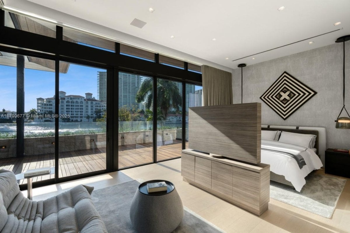 7,635 Sq. Ft. Mansion in Golden Beach, FL ($29,950,000)