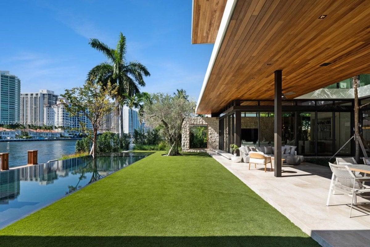 7,635 Sq. Ft. Mansion in Golden Beach, FL ($29,950,000)