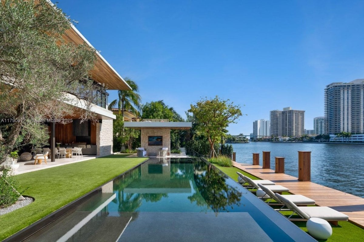 7,635 Sq. Ft. Mansion in Golden Beach, FL ($29,950,000)