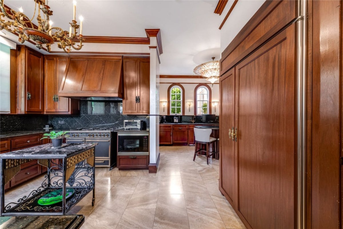 6,032 Sq. Ft. Mansion in Highland Park, TX ($7,950,000)