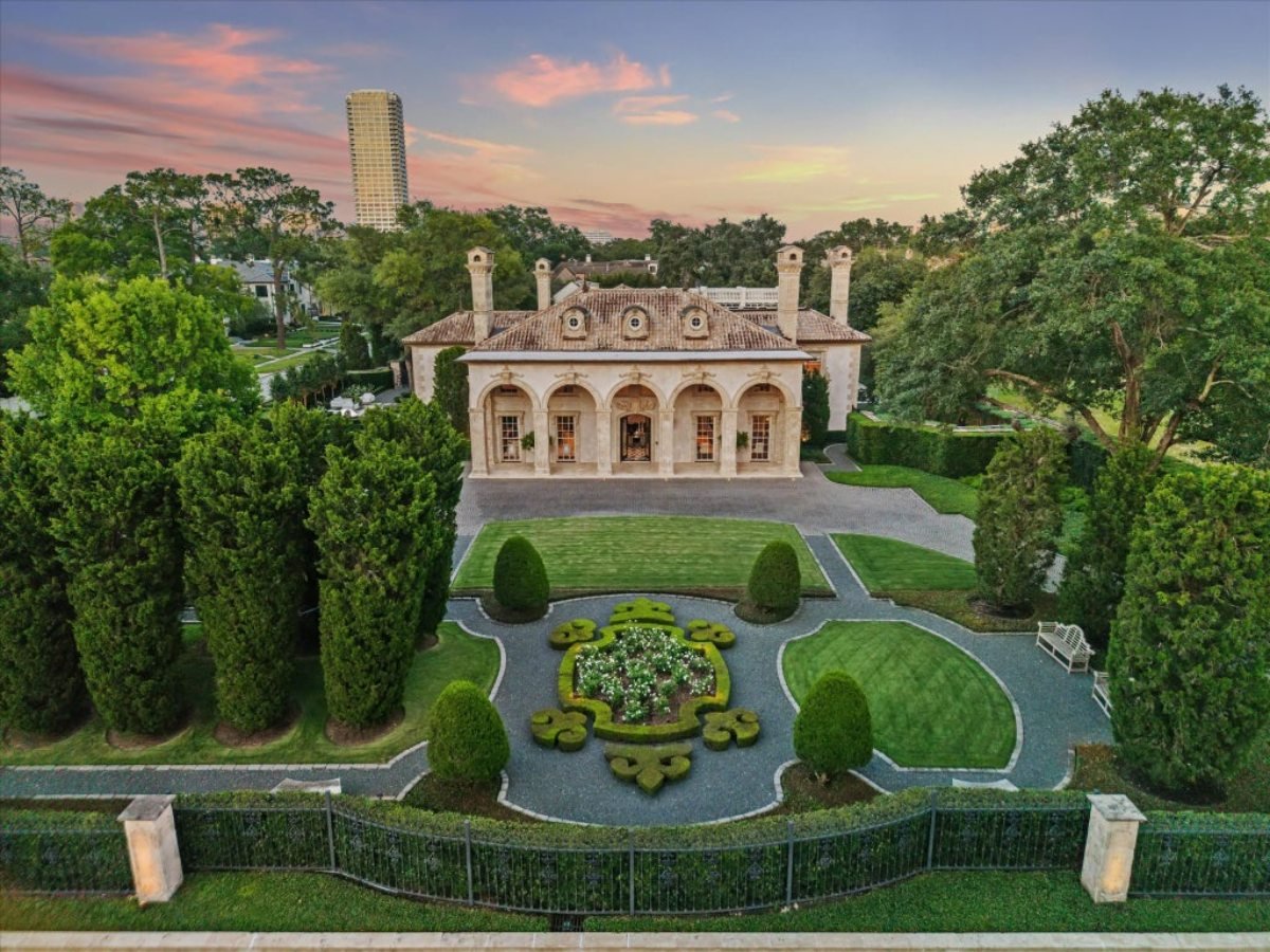 11,274 Sq. Ft. Mansion in Houston, TX ($15,995,000)