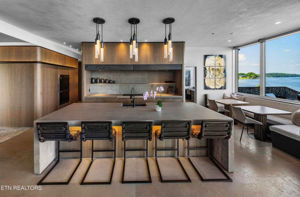 6,772 Sq. Ft. Mansion in Knoxville, TN ($9,950,000)