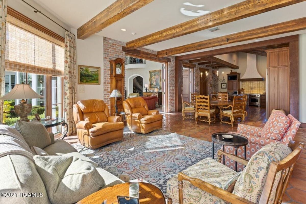 9,457 Sq. Ft. Mansion in Lafayette, LA ($3,895,000)
