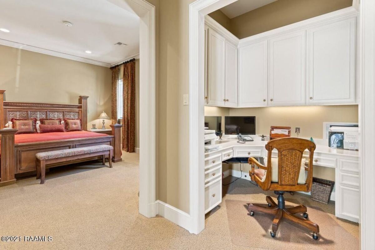 9,457 Sq. Ft. Mansion in Lafayette, LA ($3,895,000)