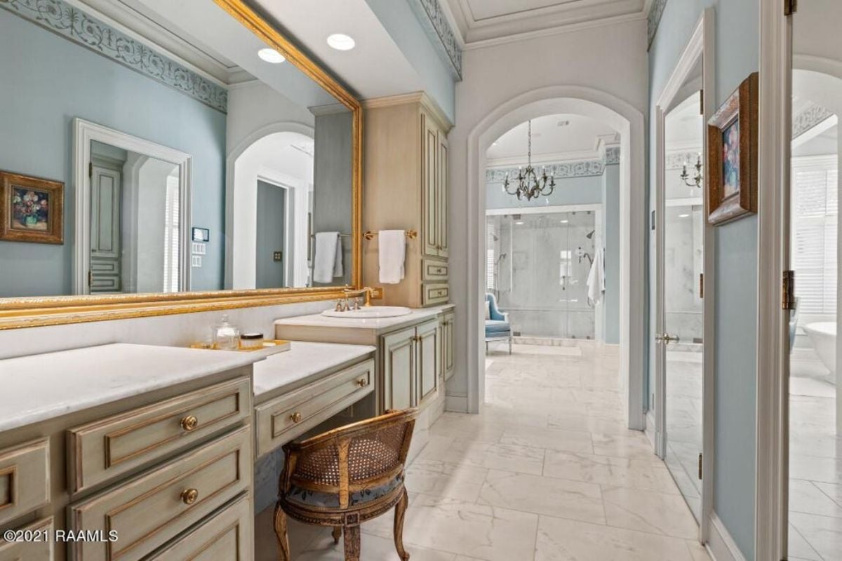 9,457 Sq. Ft. Mansion in Lafayette, LA ($3,895,000)