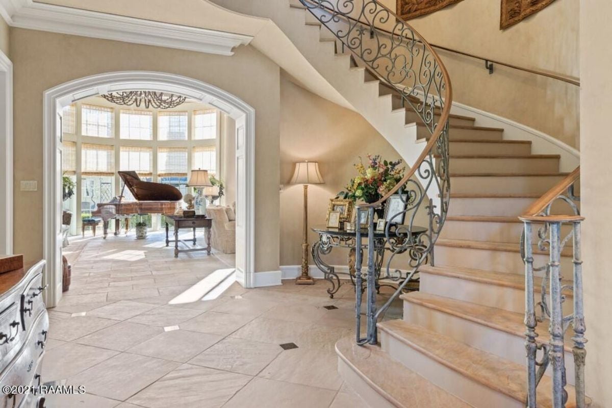 9,457 Sq. Ft. Mansion in Lafayette, LA ($3,895,000)