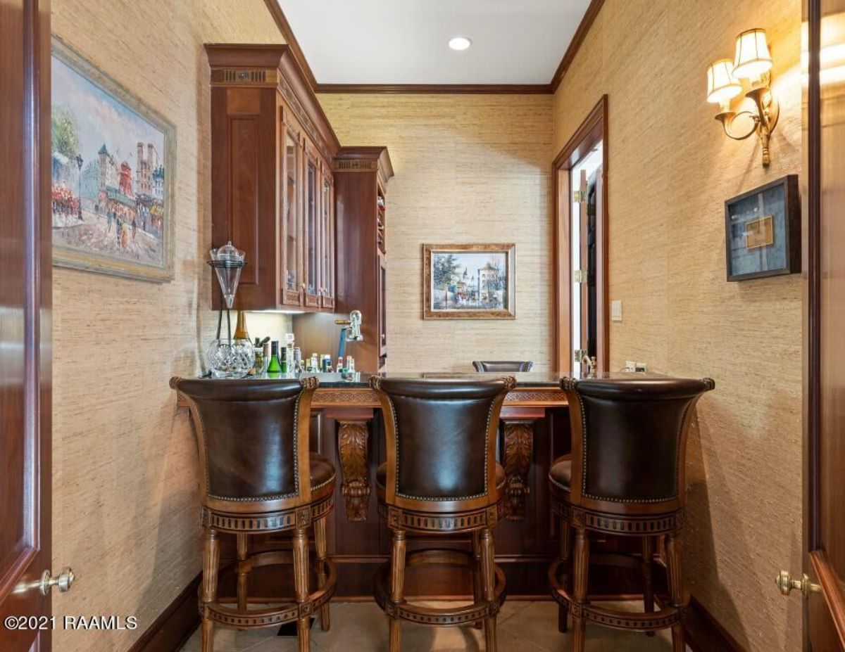 9,457 Sq. Ft. Mansion in Lafayette, LA ($3,895,000)