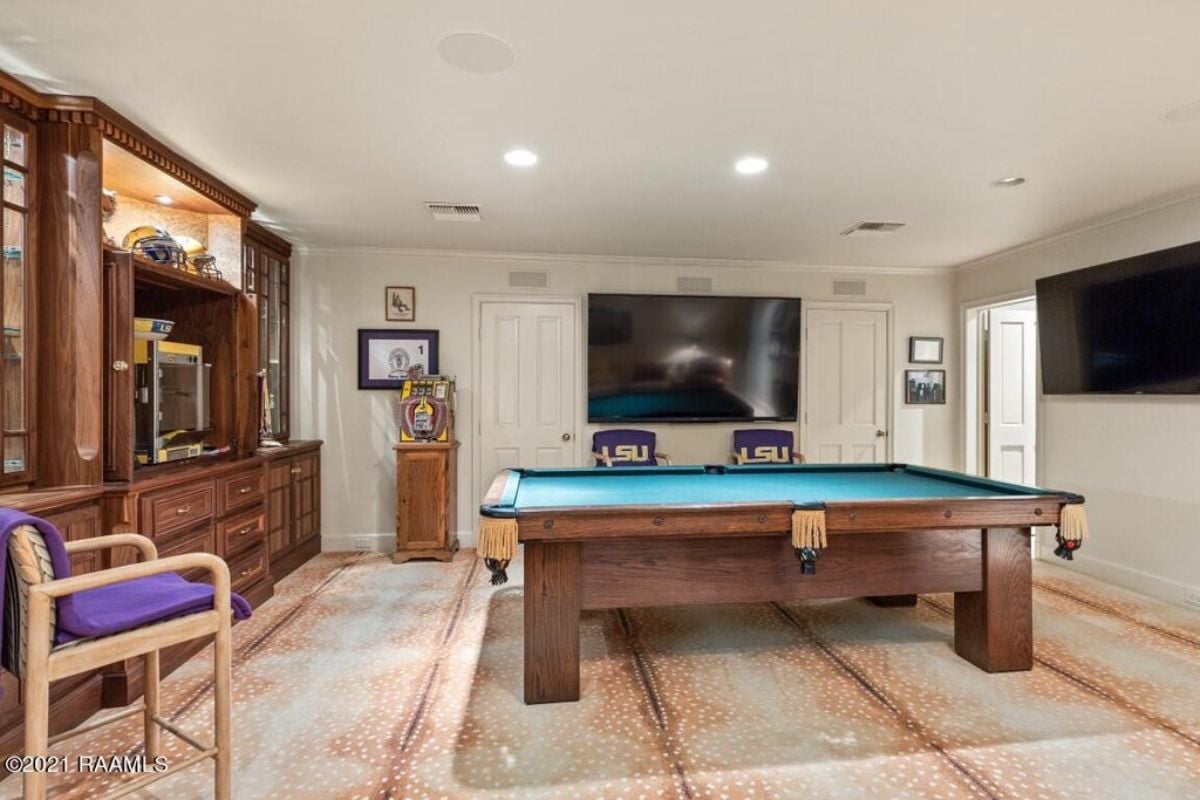 9,457 Sq. Ft. Mansion in Lafayette, LA ($3,895,000)