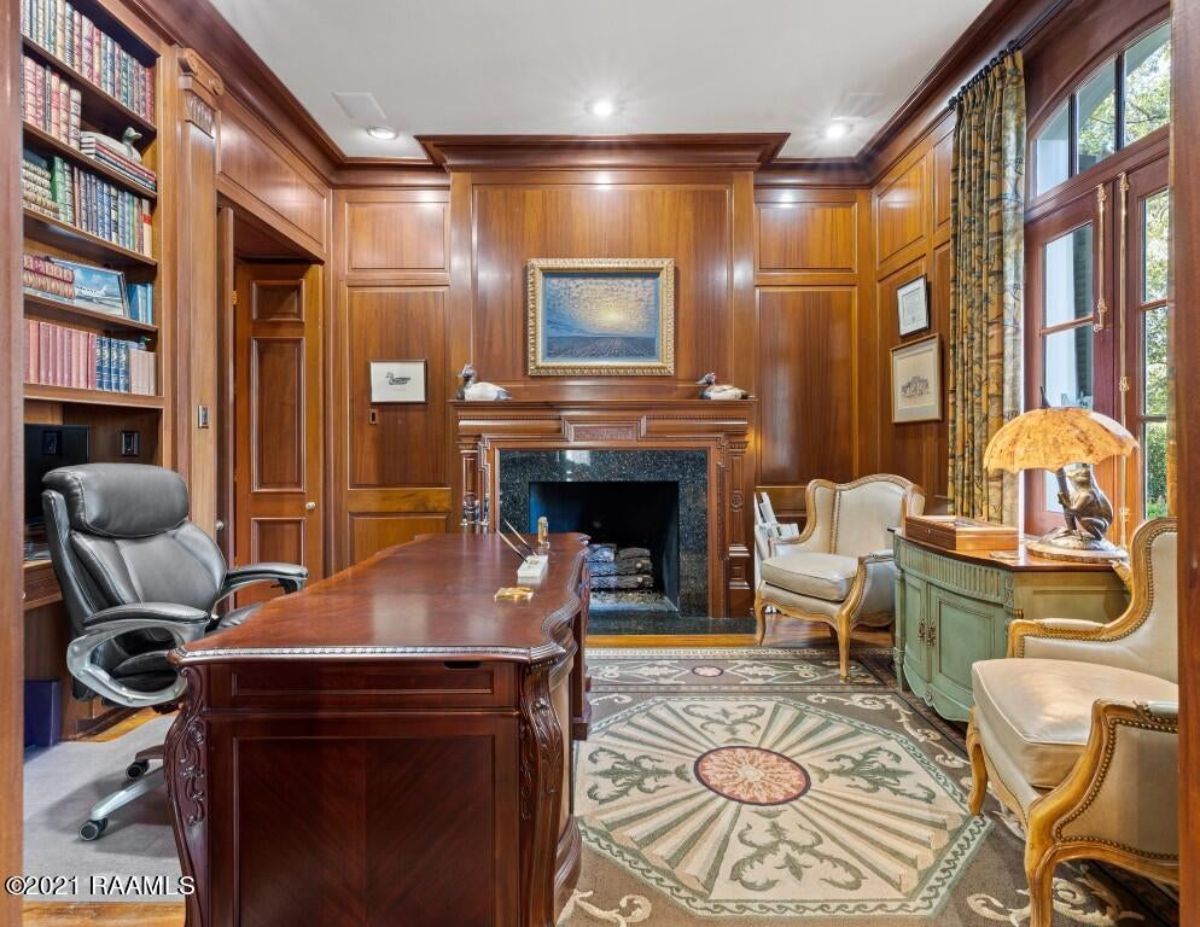 9,457 Sq. Ft. Mansion in Lafayette, LA ($3,895,000)