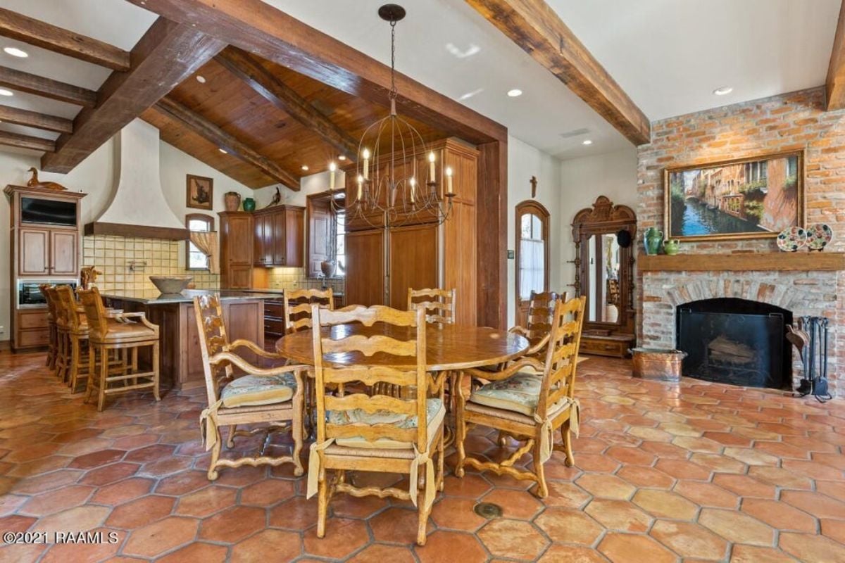 9,457 Sq. Ft. Mansion in Lafayette, LA ($3,895,000)
