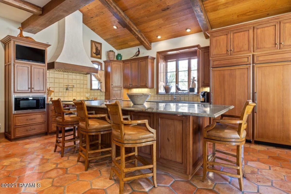 9,457 Sq. Ft. Mansion in Lafayette, LA ($3,895,000)