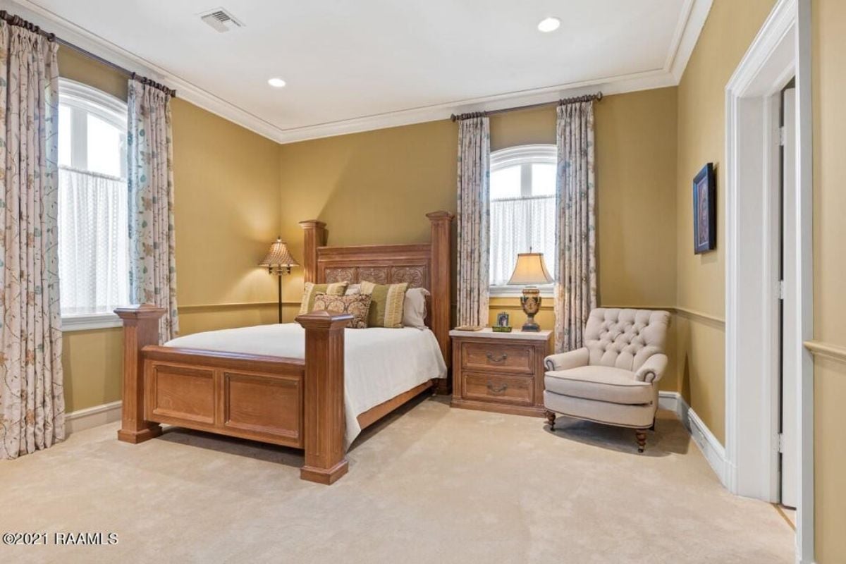 9,457 Sq. Ft. Mansion in Lafayette, LA ($3,895,000)