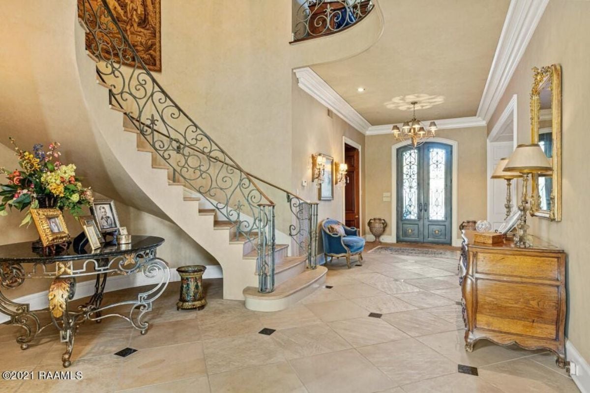 9,457 Sq. Ft. Mansion in Lafayette, LA ($3,895,000)