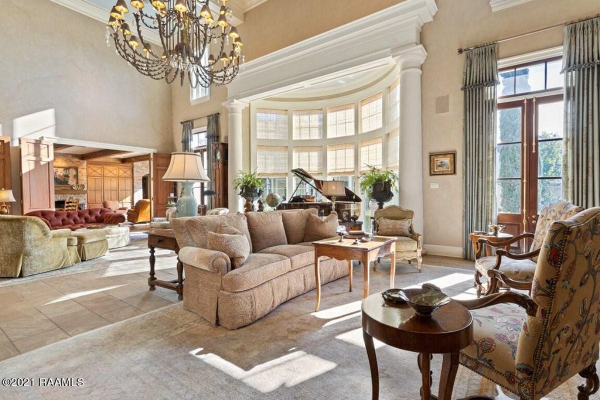 9,457 Sq. Ft. Mansion in Lafayette, LA ($3,895,000)