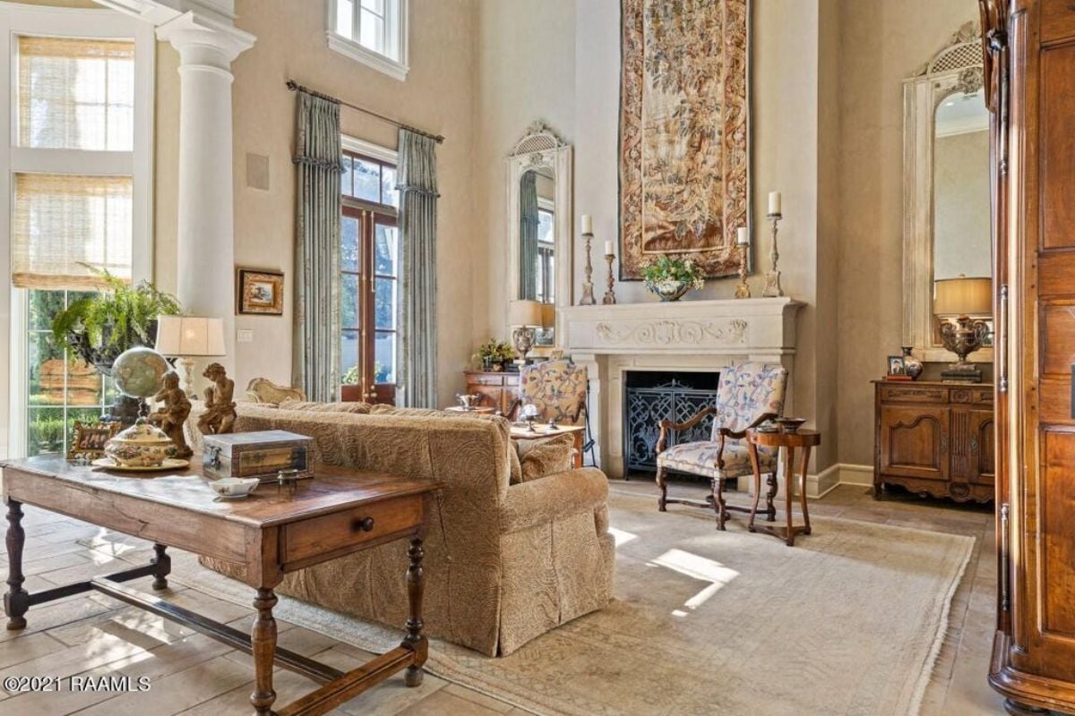9,457 Sq. Ft. Mansion in Lafayette, LA ($3,895,000)