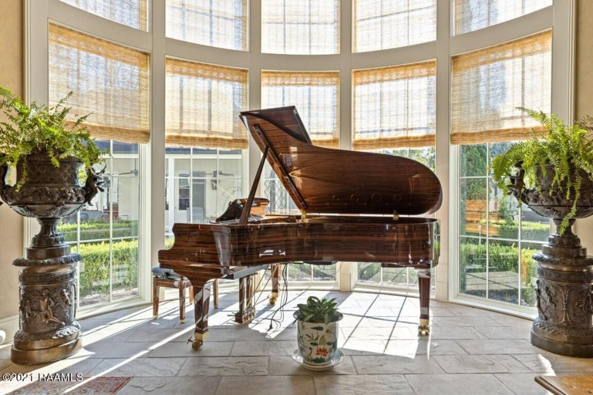 9,457 Sq. Ft. Mansion in Lafayette, LA ($3,895,000)