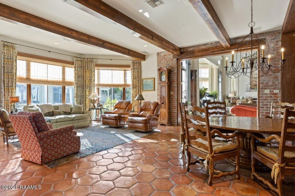 9,457 Sq. Ft. Mansion in Lafayette, LA ($3,895,000)