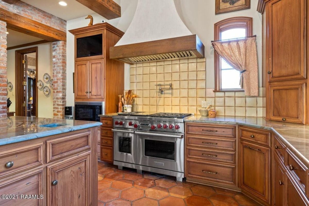 9,457 Sq. Ft. Mansion in Lafayette, LA ($3,895,000)