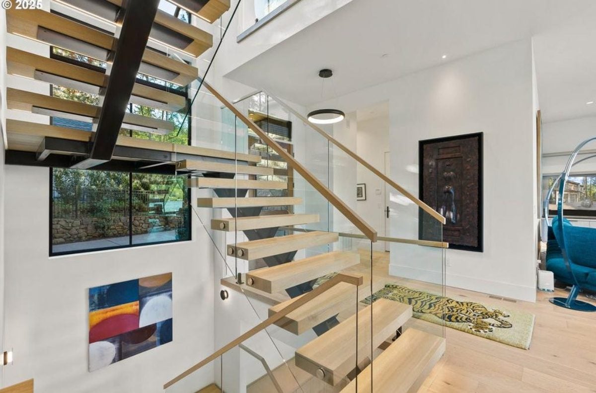 5,162 Sq. Ft. Mansion in Lake Oswego, OR ($8,995,000)