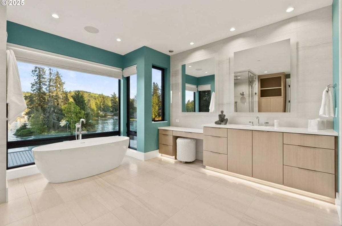 5,162 Sq. Ft. Mansion in Lake Oswego, OR ($8,995,000)