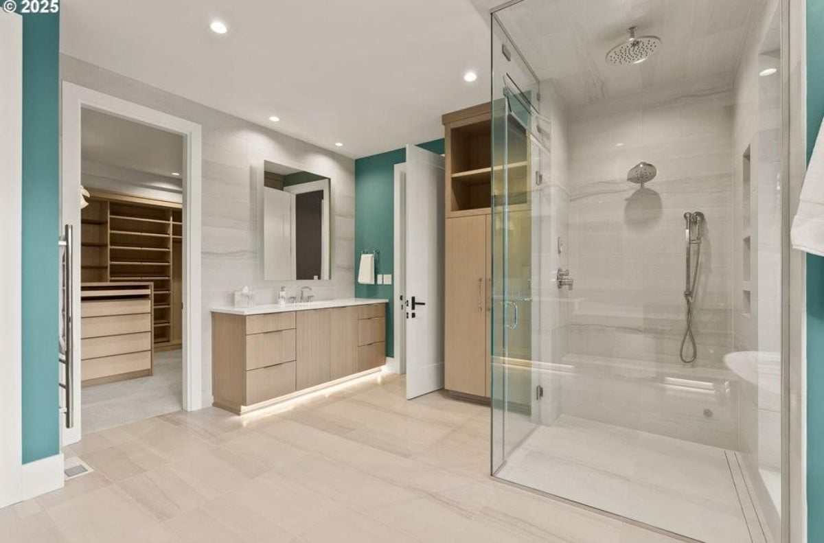 5,162 Sq. Ft. Mansion in Lake Oswego, OR ($8,995,000)