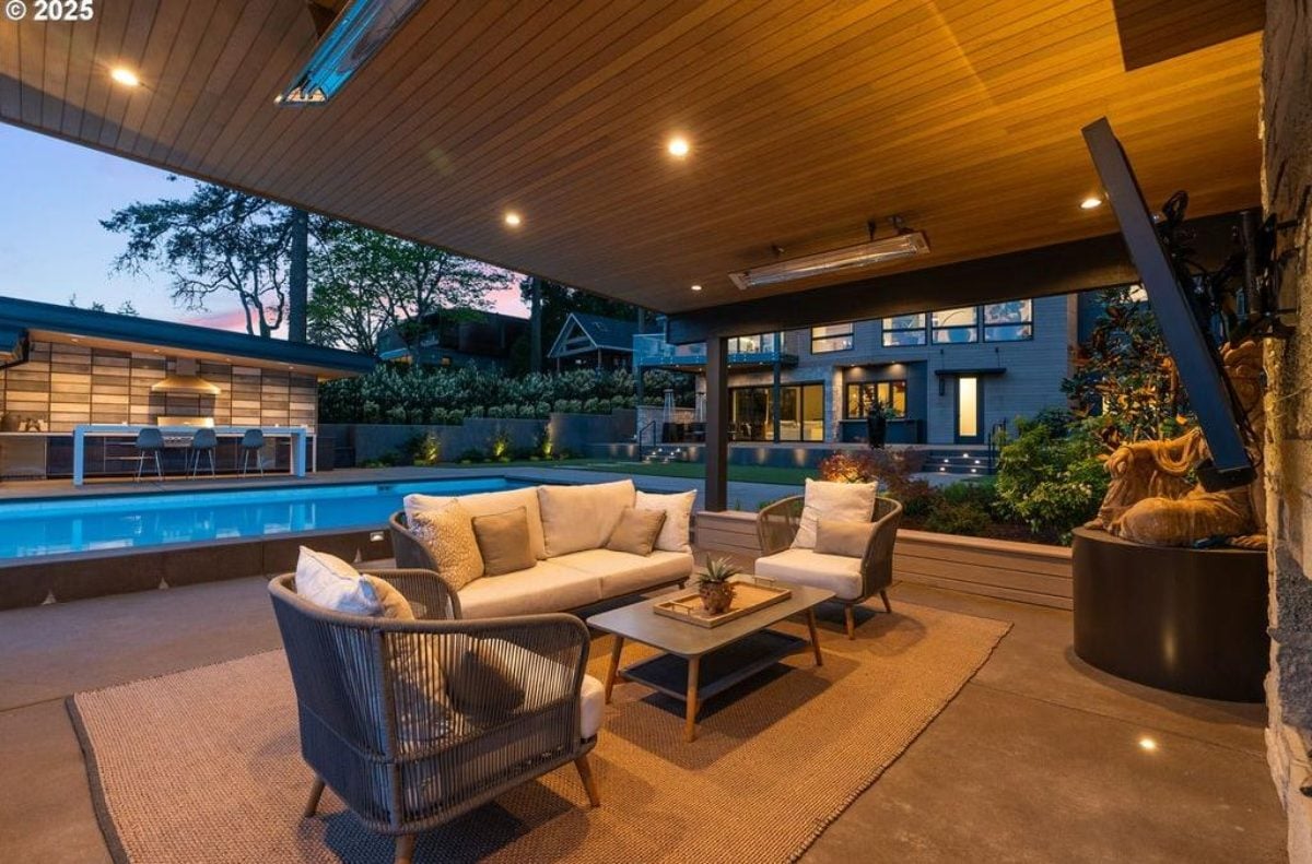 5,162 Sq. Ft. Mansion in Lake Oswego, OR ($8,995,000)