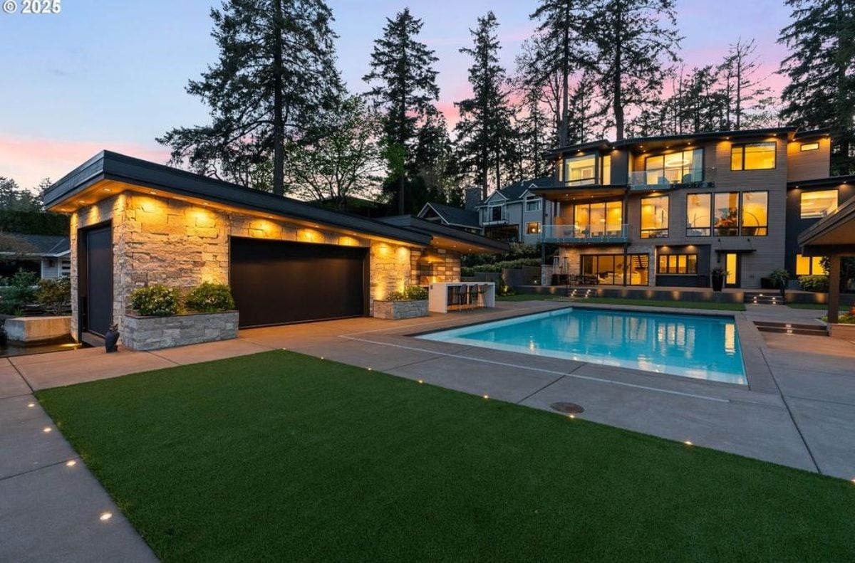 5,162 Sq. Ft. Mansion in Lake Oswego, OR ($8,995,000)