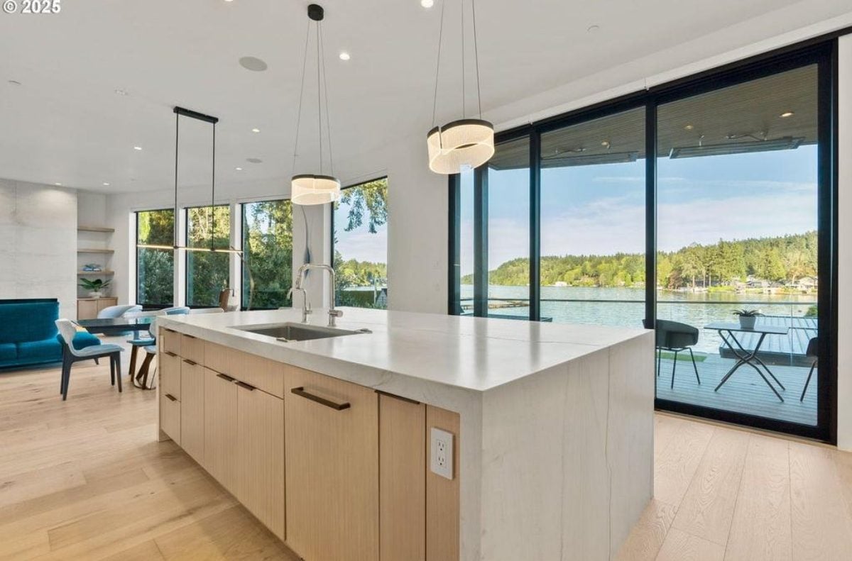 5,162 Sq. Ft. Mansion in Lake Oswego, OR ($8,995,000)