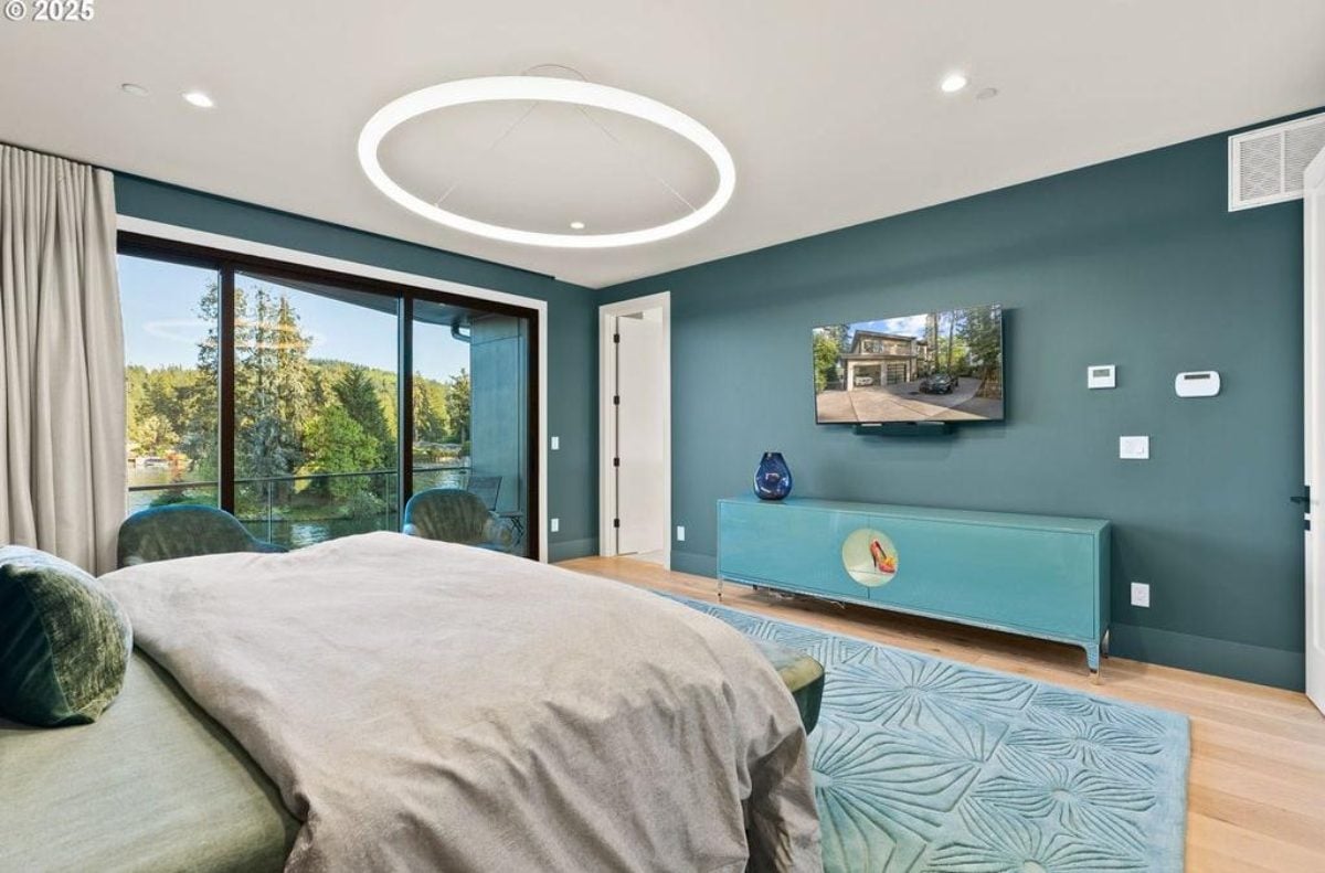5,162 Sq. Ft. Mansion in Lake Oswego, OR ($8,995,000)