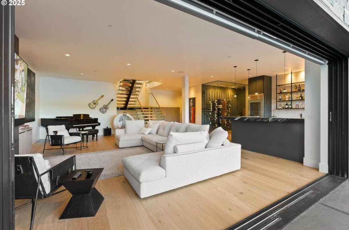 5,162 Sq. Ft. Mansion in Lake Oswego, OR ($8,995,000)
