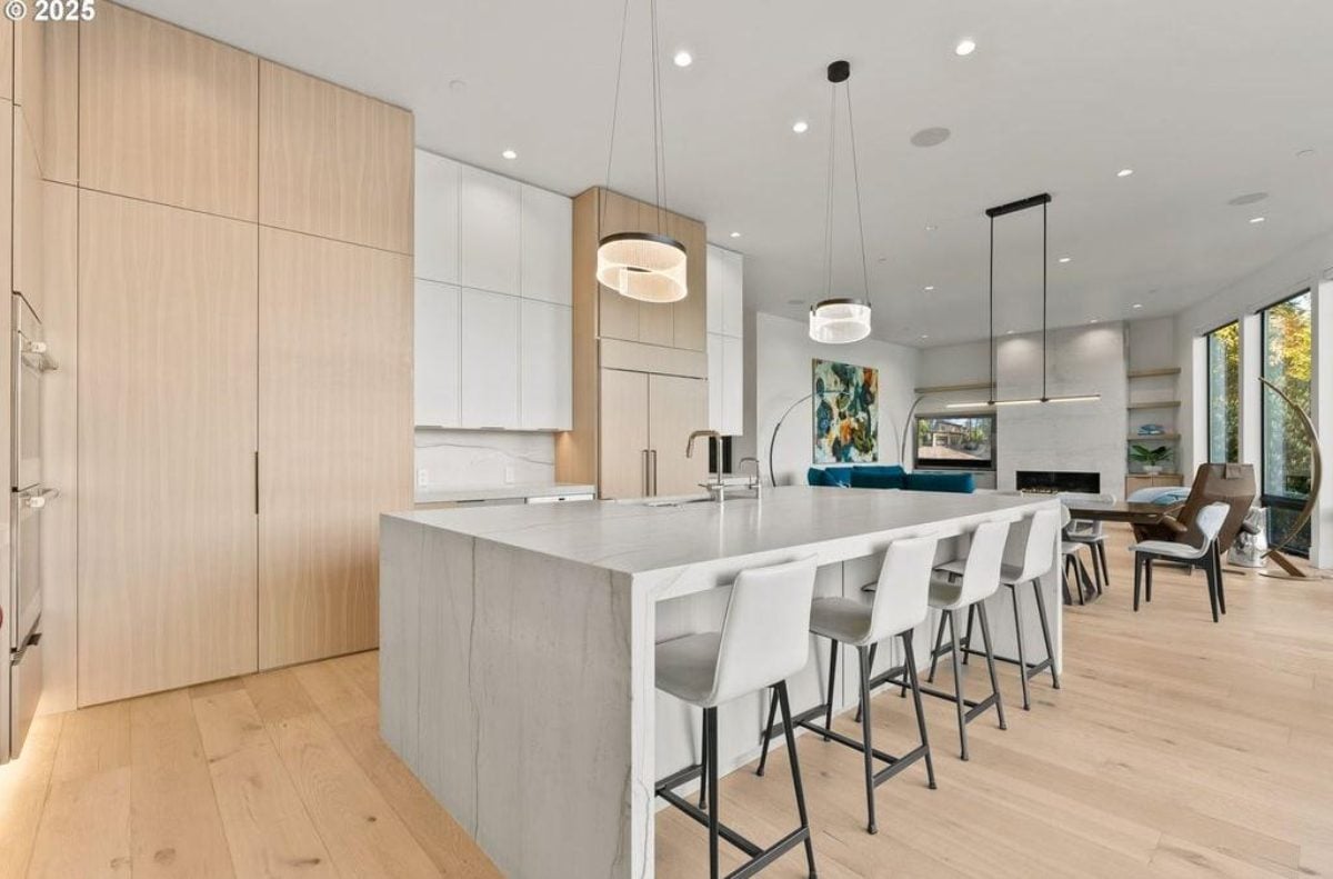 5,162 Sq. Ft. Mansion in Lake Oswego, OR ($8,995,000)