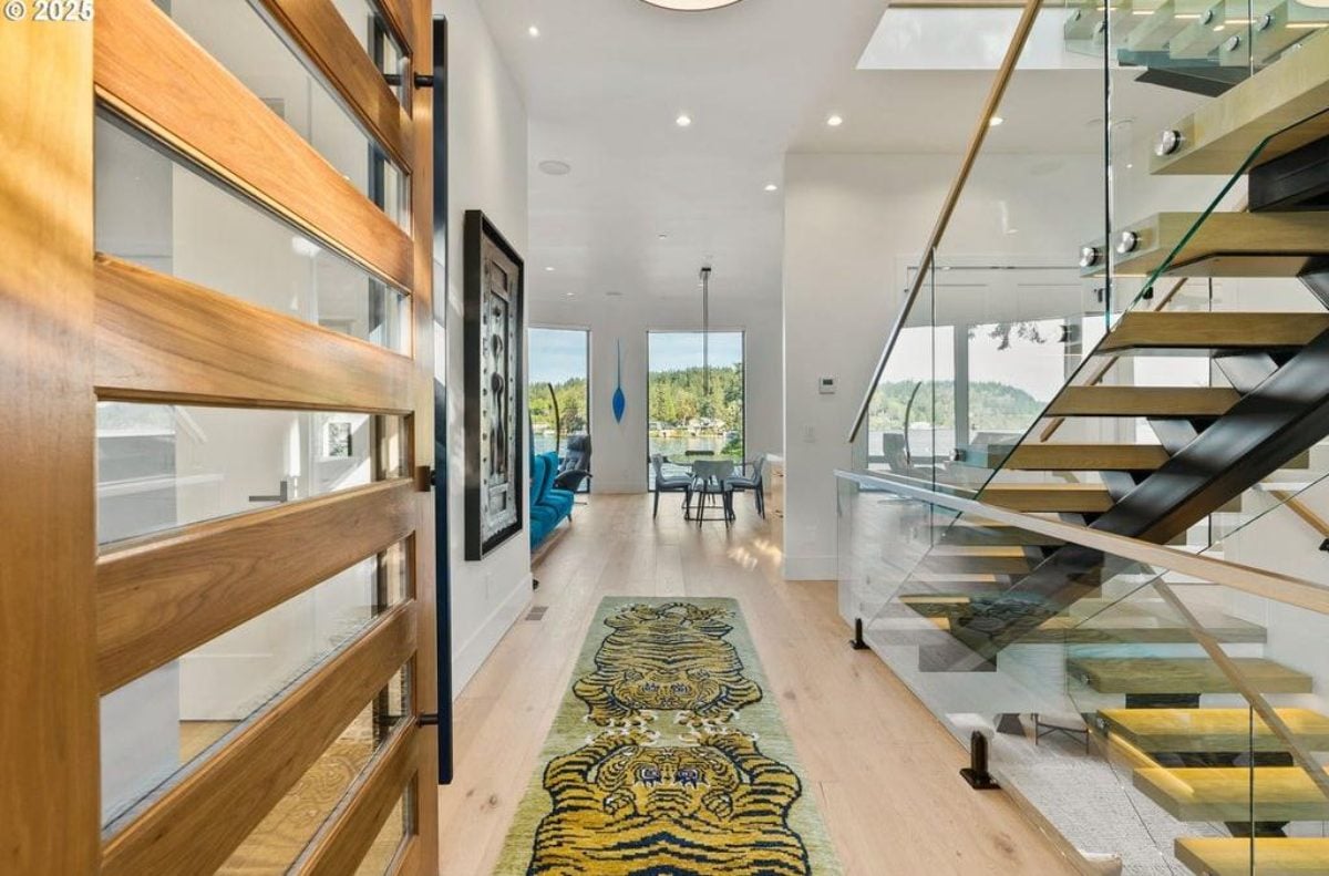 5,162 Sq. Ft. Mansion in Lake Oswego, OR ($8,995,000)