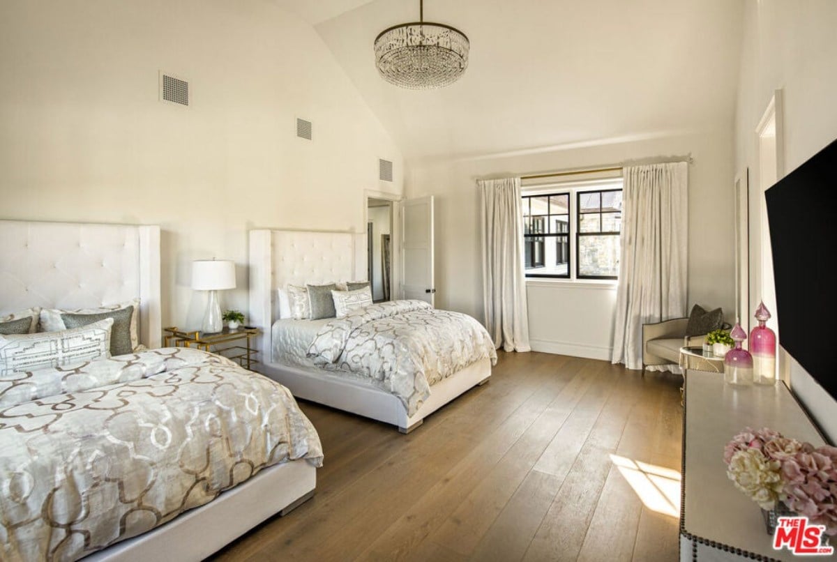 12,914 Sq. Ft. Mansion in Los Angeles, CA ($29,998,800)