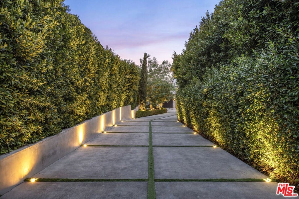 12,914 Sq. Ft. Mansion in Los Angeles, CA ($29,998,800)