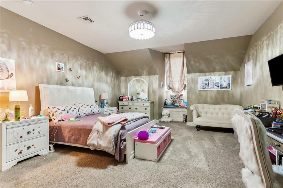 8,580 Sq. Ft. Mansion in Metairie, LA ($3,450,000)