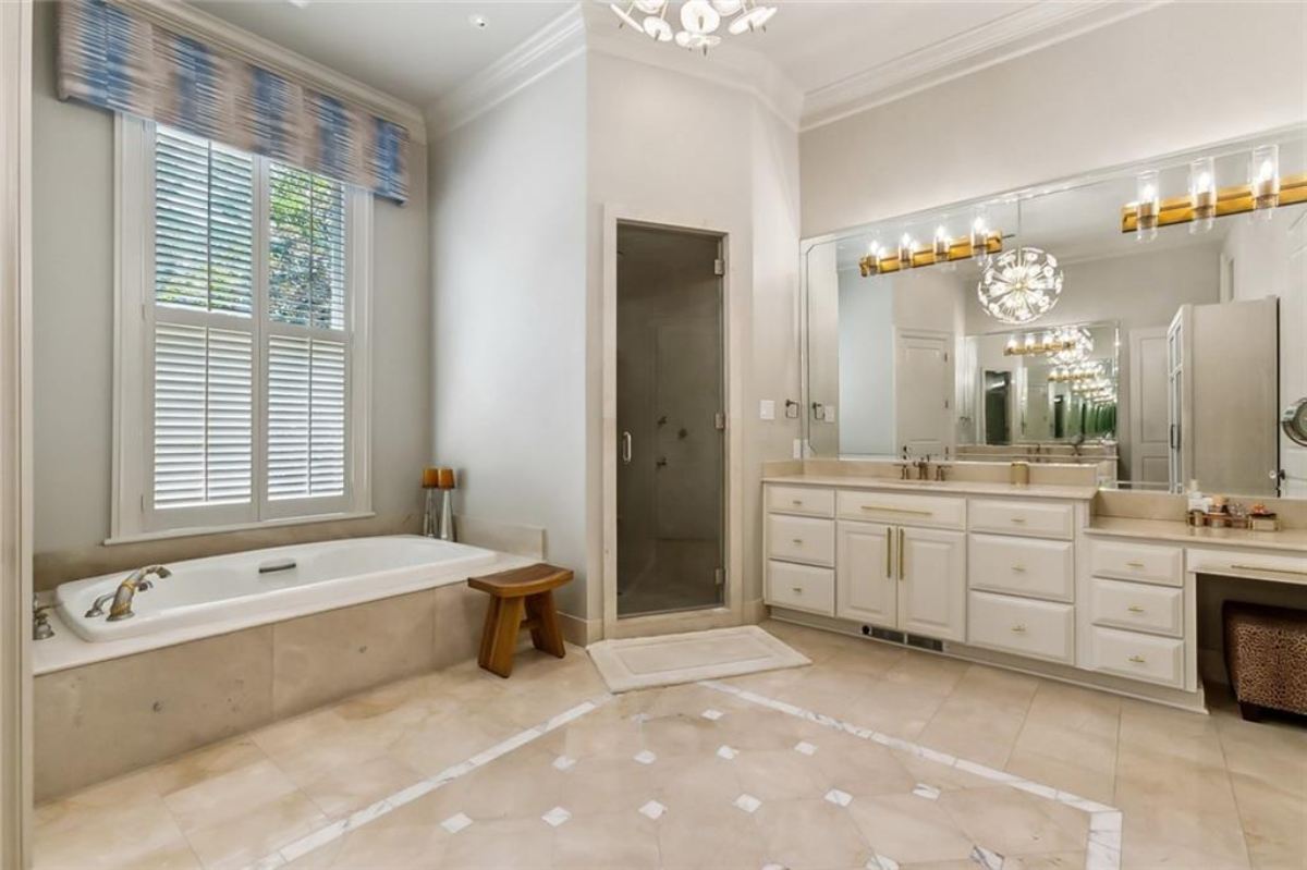 8,580 Sq. Ft. Mansion in Metairie, LA ($3,450,000)