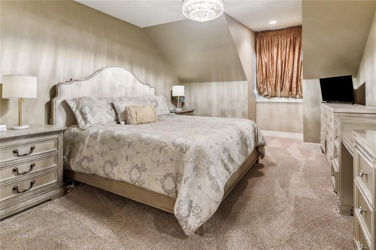 8,580 Sq. Ft. Mansion in Metairie, LA ($3,450,000)