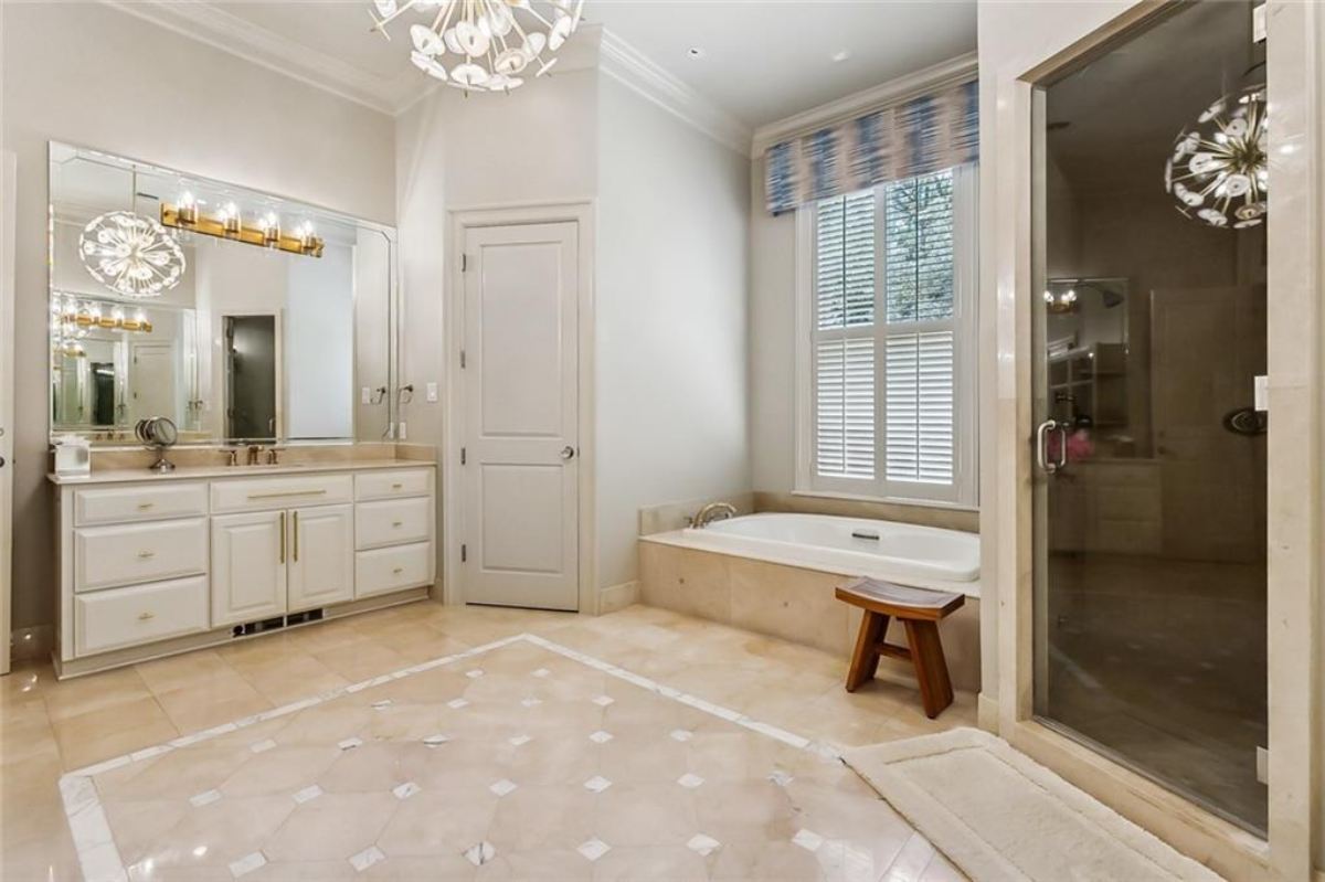8,580 Sq. Ft. Mansion in Metairie, LA ($3,450,000)