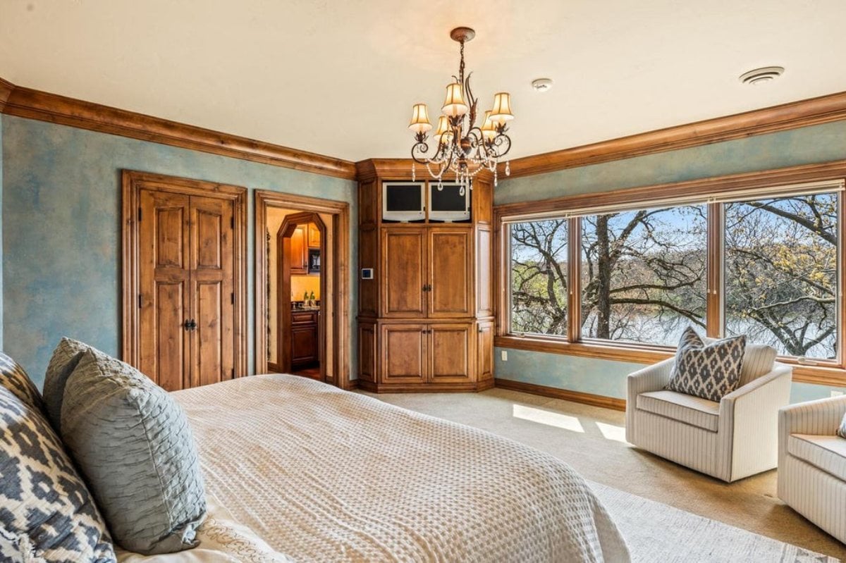 20,890 Sq. Ft. Mansion in Oconomowoc, WI ($14,995,000)