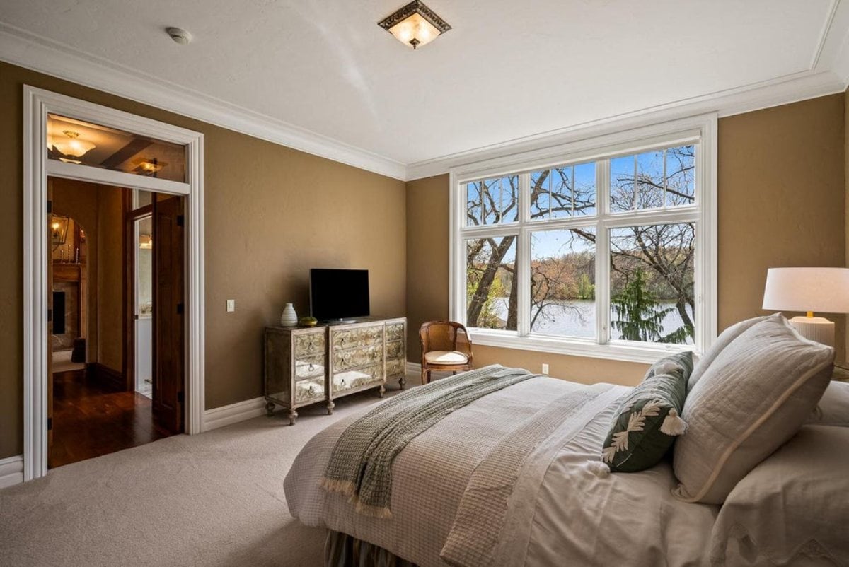 20,890 Sq. Ft. Mansion in Oconomowoc, WI ($14,995,000)