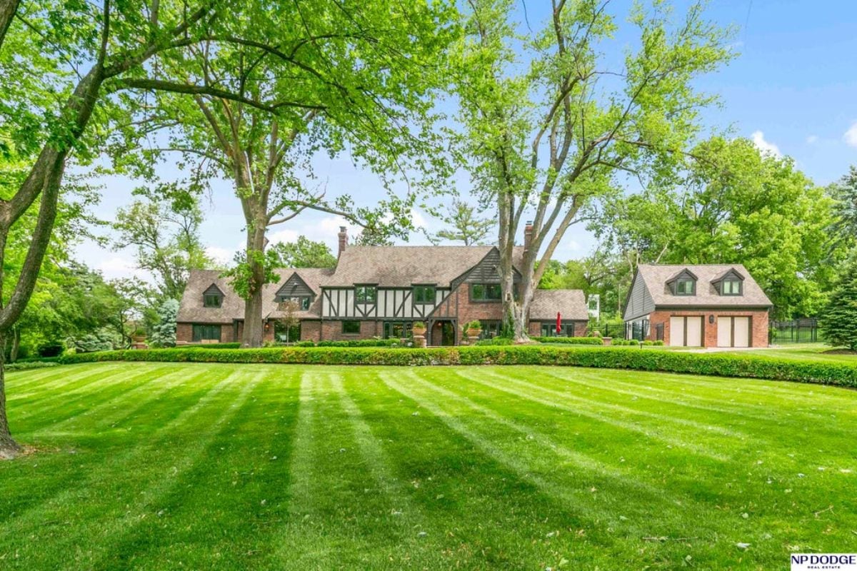 9,885 Sq. Ft. Mansion in Omaha, NE ($3,450,000)