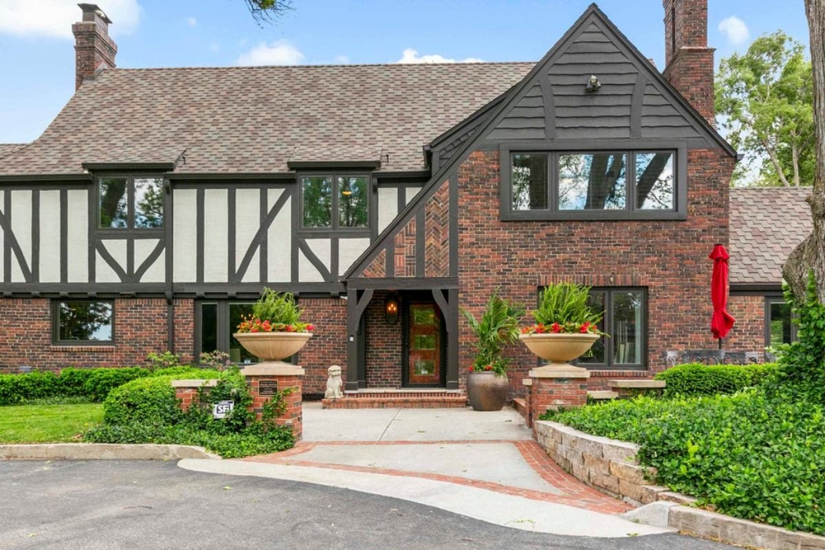 9,885 Sq. Ft. Mansion in Omaha, NE ($3,450,000)