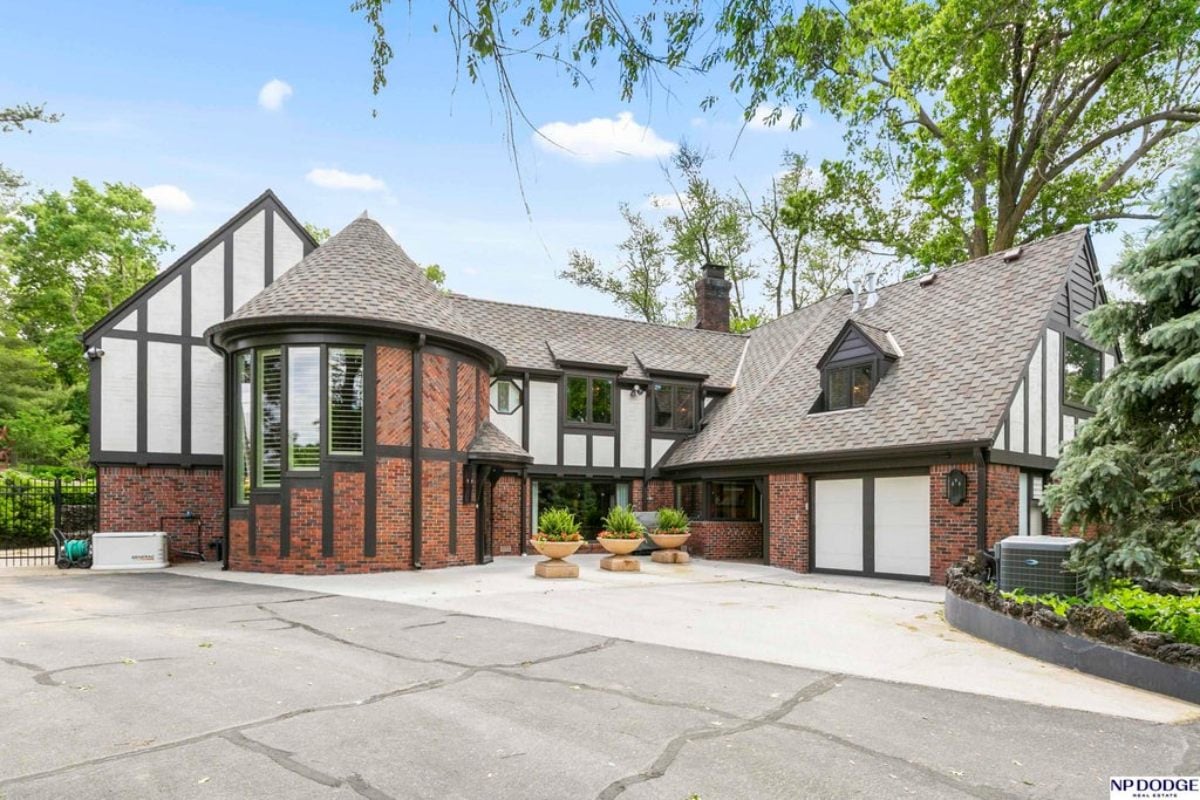 9,885 Sq. Ft. Mansion in Omaha, NE ($3,450,000)