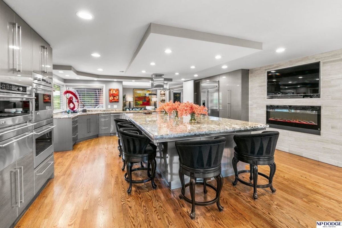 9,885 Sq. Ft. Mansion in Omaha, NE ($3,450,000)