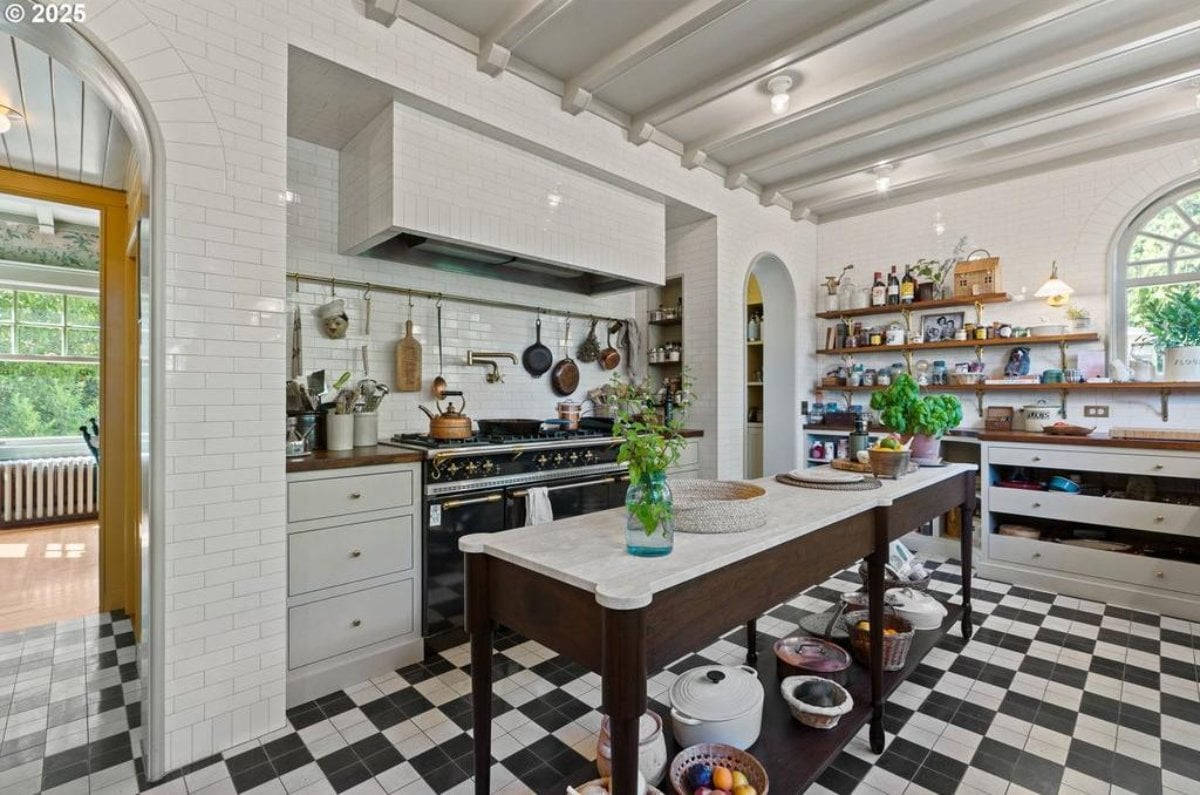 6,587 Sq. Ft. Mansion in Portland, OR ($5,998,000)