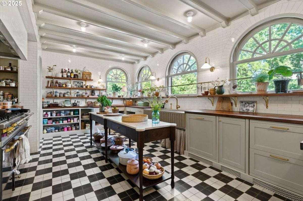 6,587 Sq. Ft. Mansion in Portland, OR ($5,998,000)