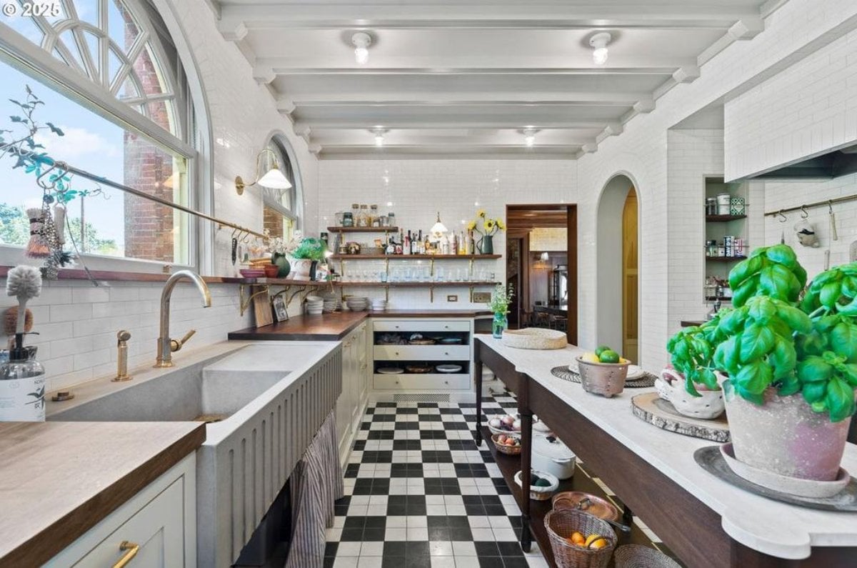 6,587 Sq. Ft. Mansion in Portland, OR ($5,998,000)