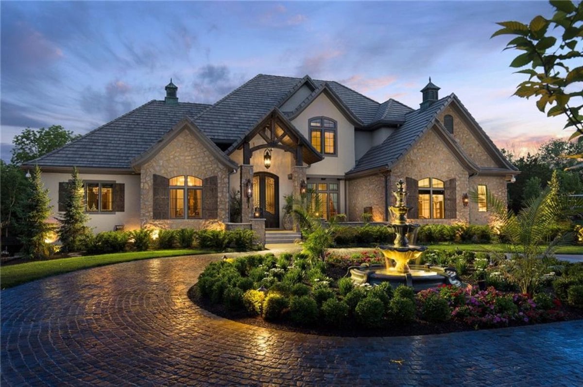 7,332 Sq. Ft. Mansion in Shawnee, KS ($3,895,000)