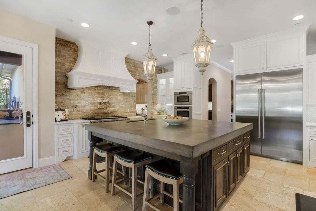 7,332 Sq. Ft. Mansion in Shawnee, KS ($3,895,000)